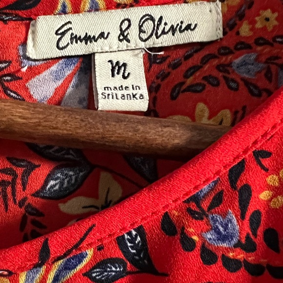 Women’s Emma & Olivia Sleeveless Red Floral Blouse Size Medium - Picture 3 of 4